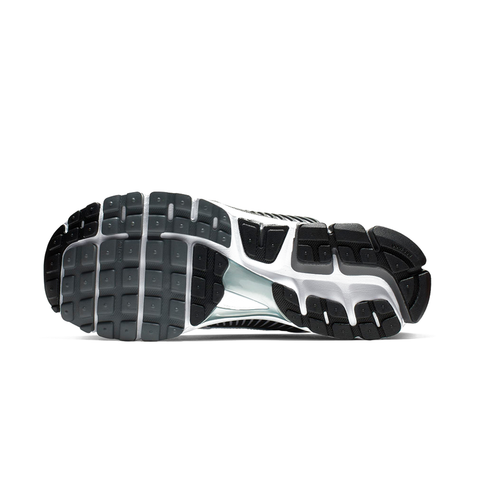 NIKE ZOOM VOMERO BLACK METALLIC SILVER